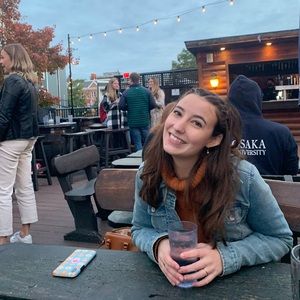 Meet your Posher, Lauren